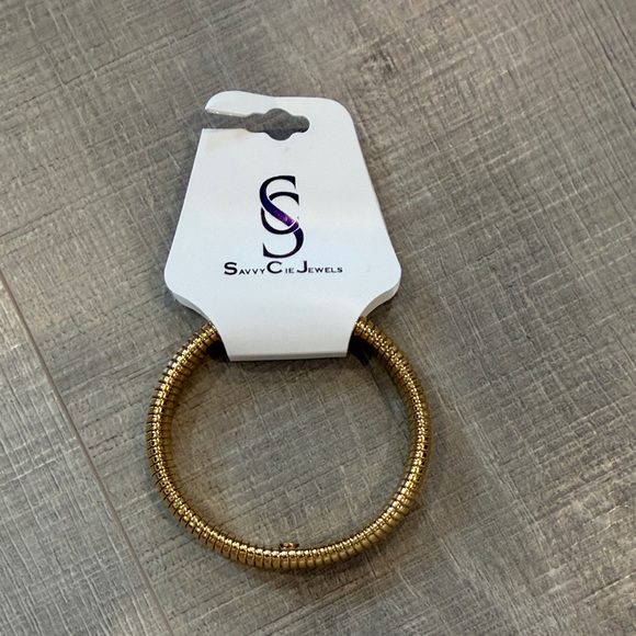 Elastic Ribbed Gold Bracelet - Picture 2 of 4